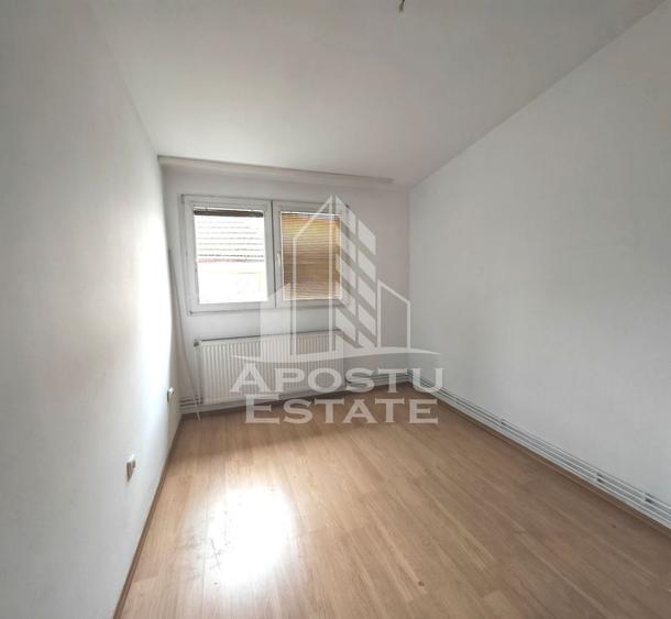 Apartament cu 2 camere decomandat în Torontalului