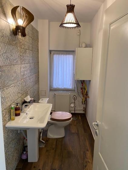 Casă individuală cu 5 camere cu Teren 500 Mp în Central