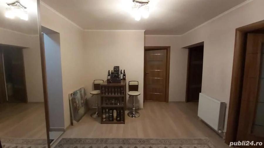 Apartament cu 4 camere decomandat în Central