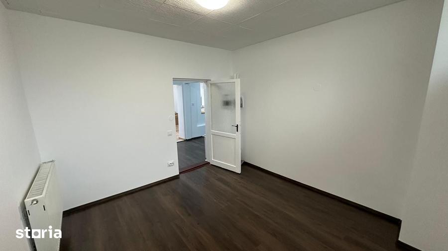 Casă cu 3 camere cu Teren 145 Mp în Andronache