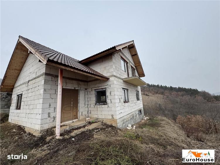 Casă cu 4 camere cu Teren 1062 Mp în Micești