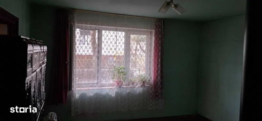 Apartament cu 2 camere nedecomandat în Piața Armatei