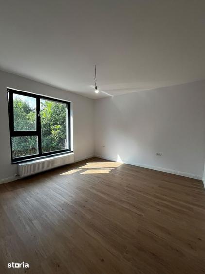 Casă cu 5 camere cu Teren 242 Mp în Mogoșoaia