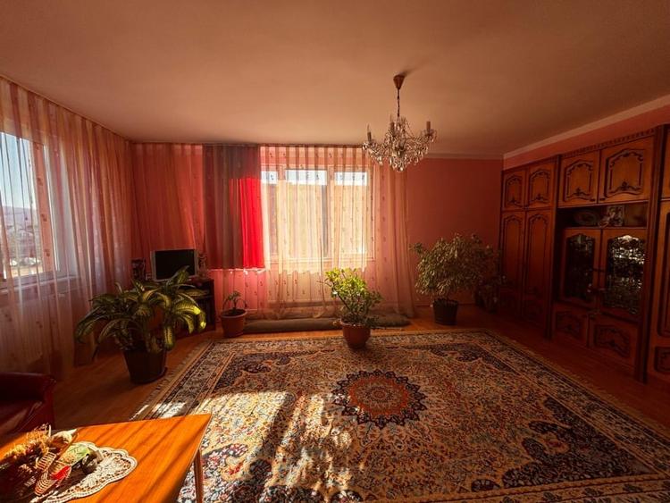 Casă individuală cu 6 camere cu Canalizare în Calea Moldovei