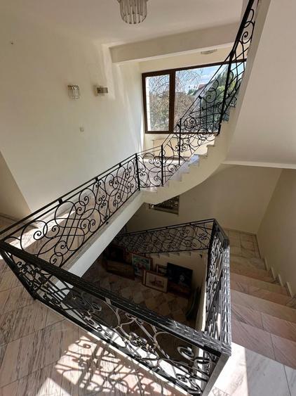Casă cu 4 camere în Pipera