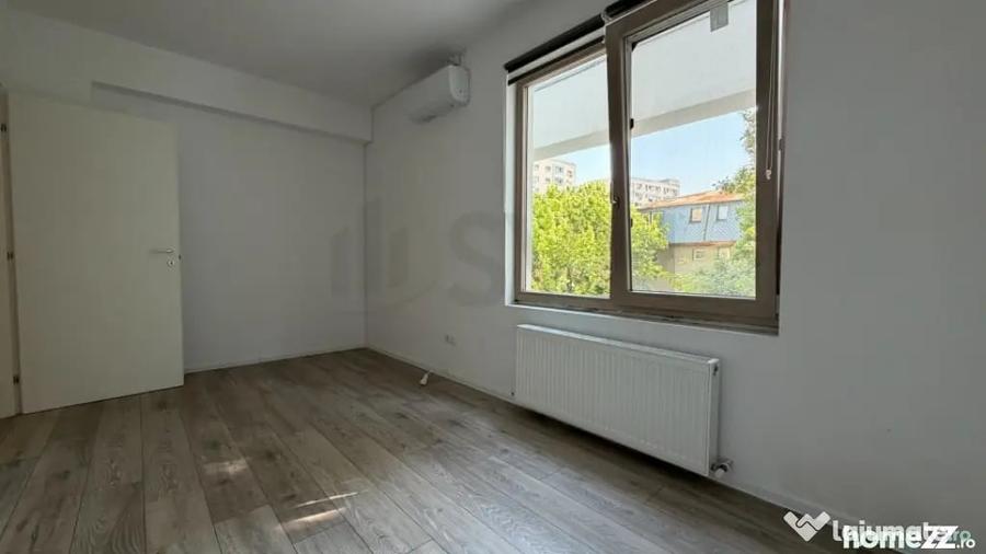 Apartament cu 4 camere semidecomandat în Iancului