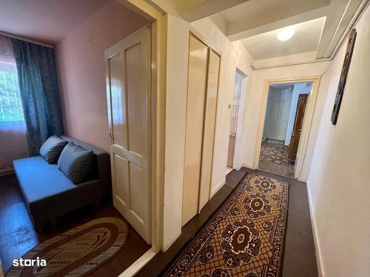 Apartament cu 3 camere decomandat în Cornișa