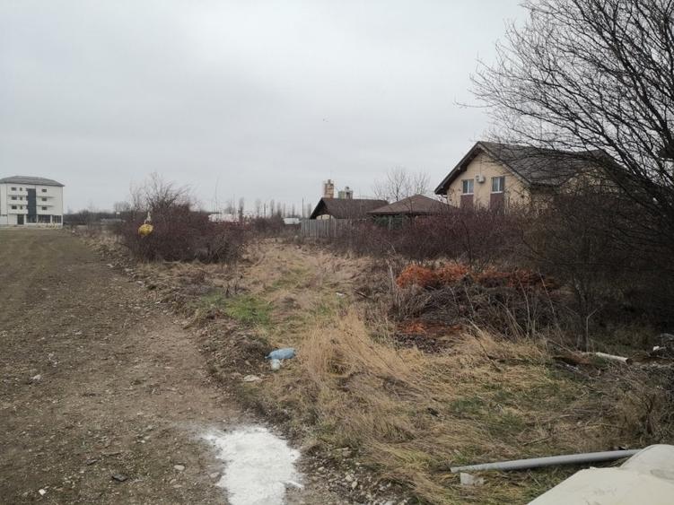 Teren Construcții intravilan de 358 mp, în Est