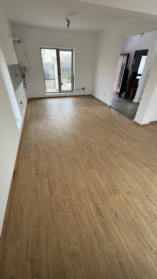 Casă individuală cu 5 camere cu Teren 300 Mp în Berceni