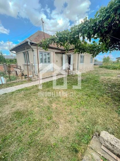 Casă individuală cu 2 camere cu Canalizare în Jucu de Sus