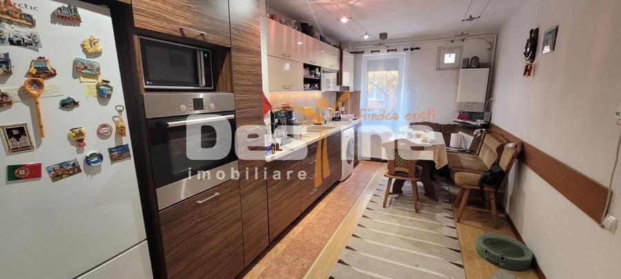 Apartament cu 3 camere decomandat în Craiter
