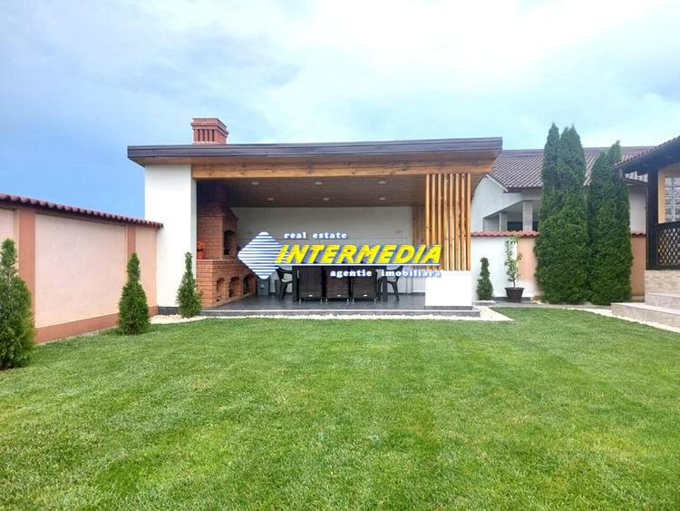 Casă individuală cu 4 camere cu Garaj în Central
