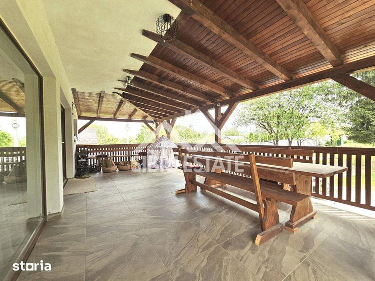 Casă cu 6 camere cu Teren 1000 Mp în Sadu
