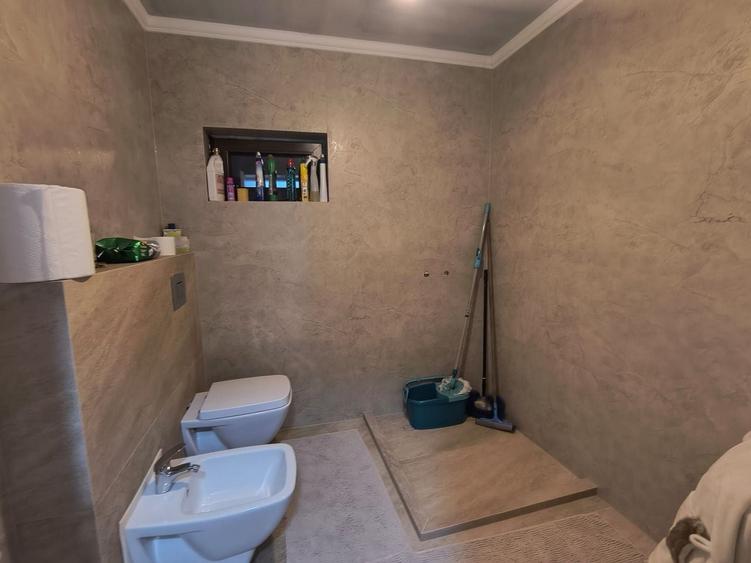 Casă individuală cu 5 camere cu Canalizare în Coiciu