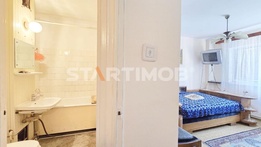 Apartament cu 3 camere decomandat în Calea București