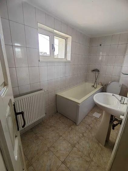 Duplex cu 5 camere cu Canalizare în Banca Națională