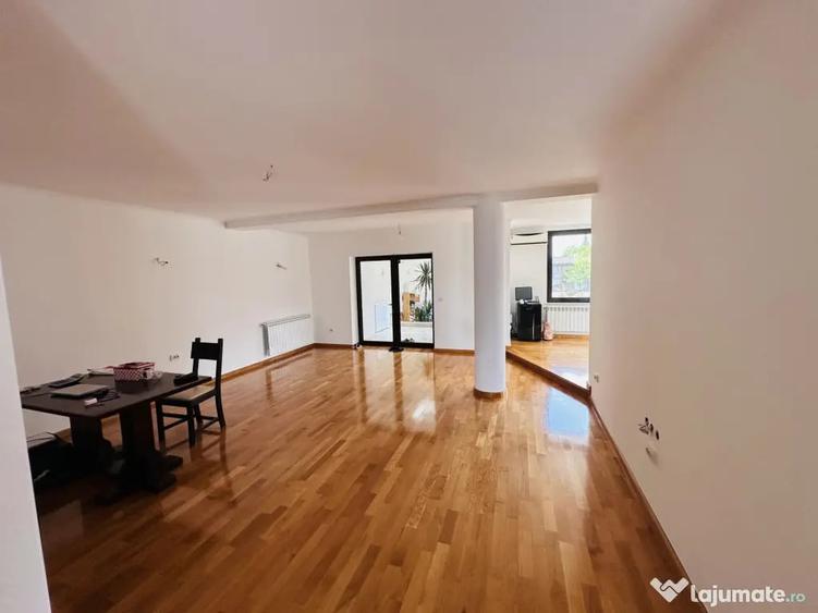 Casă cu 7 camere cu Teren 570 Mp în Roșu