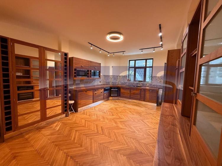 Apartament cu 4 camere în Ultracentral