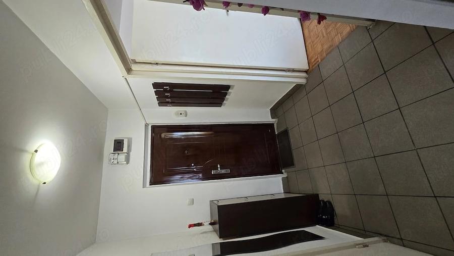 Apartament cu 2 camere semidecomandat în Craiovița Nouă