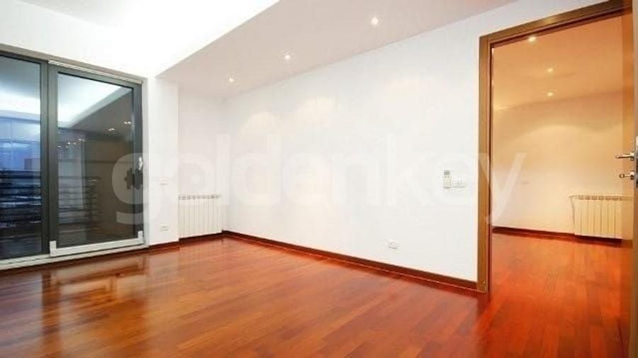 Apartament cu 3 camere semidecomandat în Herăstrău