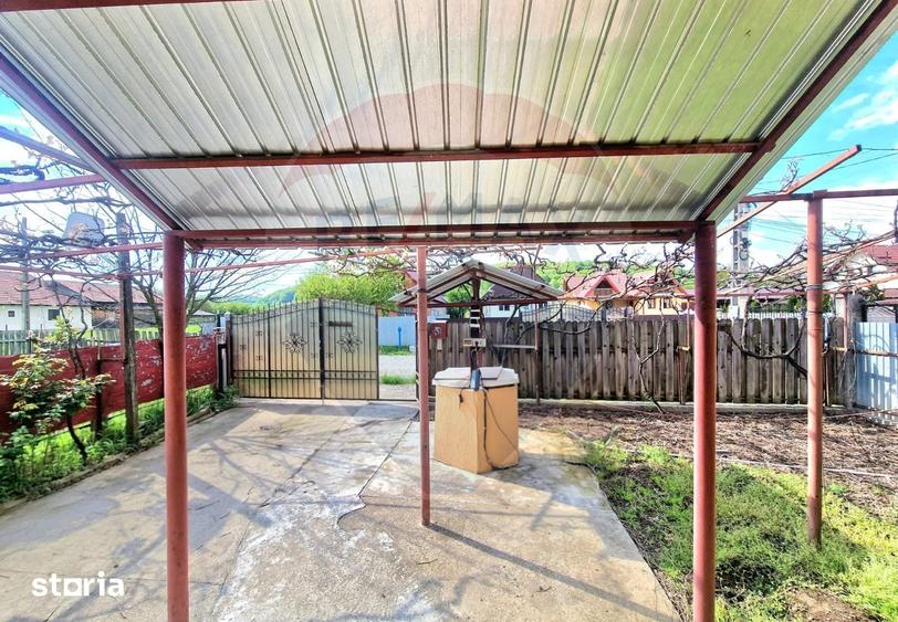 Casă cu 3 camere cu Teren 2254 Mp în Mănăstirea Cașin