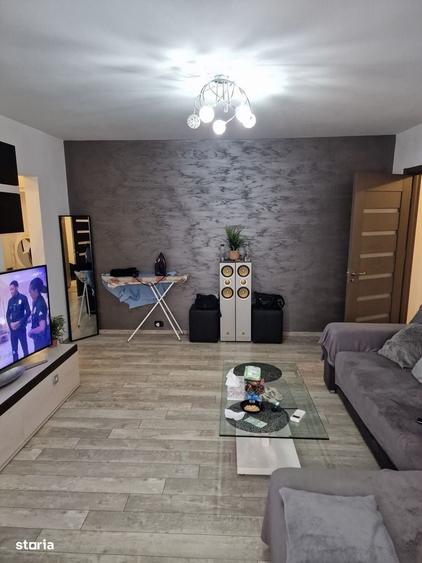 Apartament cu 2 camere semidecomandat în Craiovița Nouă