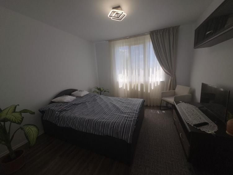 Apartament cu 4 camere decomandat în Central