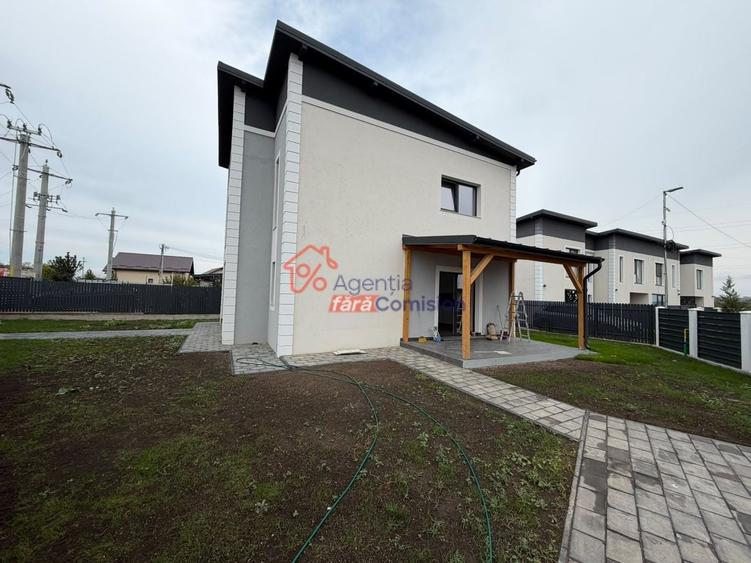 Casă cu 4 camere cu Canalizare în Valea Lupului