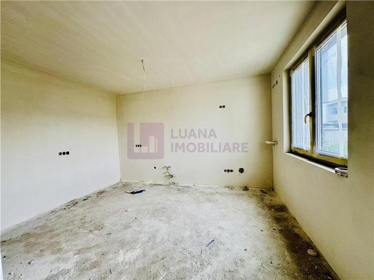 Casă individuală cu 3 camere cu Canalizare în Central