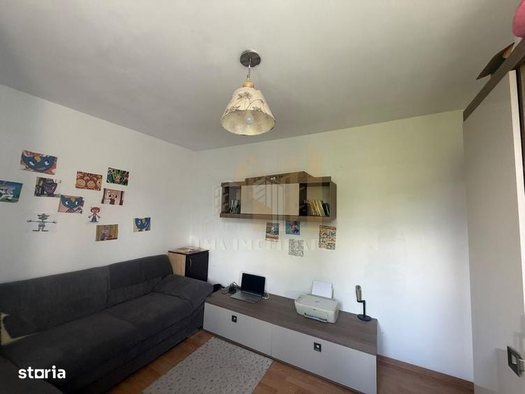 Apartament cu 3 camere semidecomandat în Gării