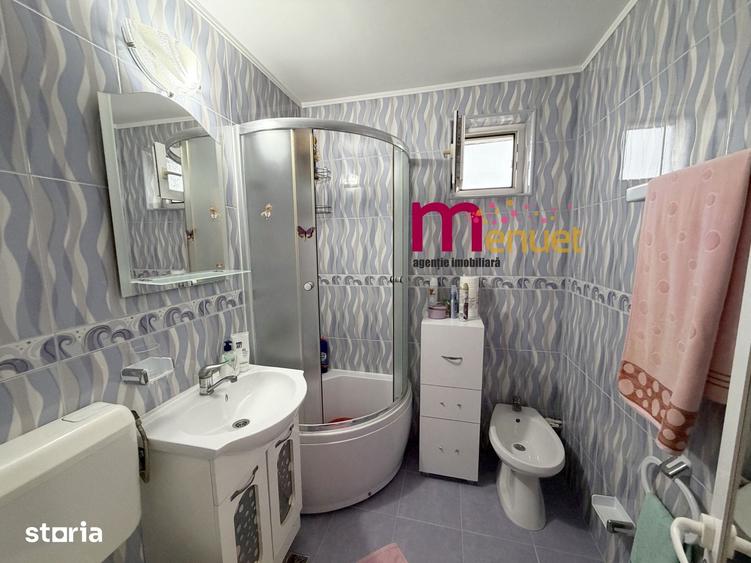 Apartament cu 3 camere semidecomandat în Central