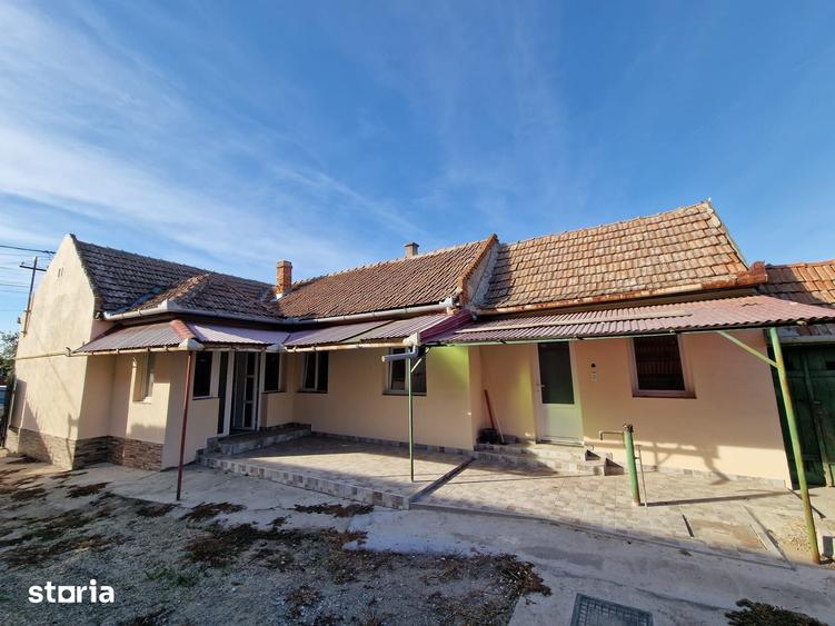 Casă cu 3 camere cu Teren 1712 Mp în Biharia