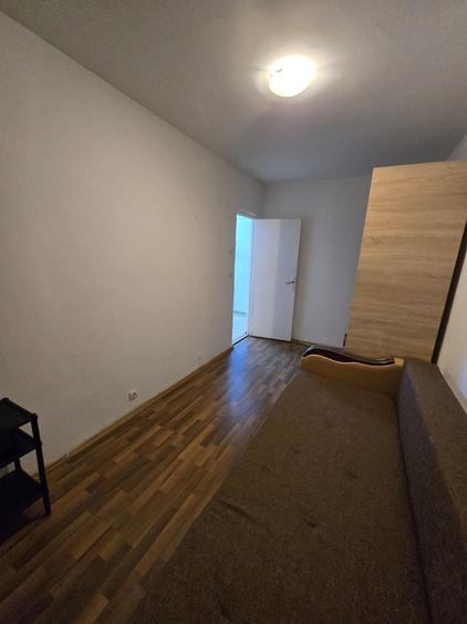 Apartament cu 2 camere decomandat în Tractorul