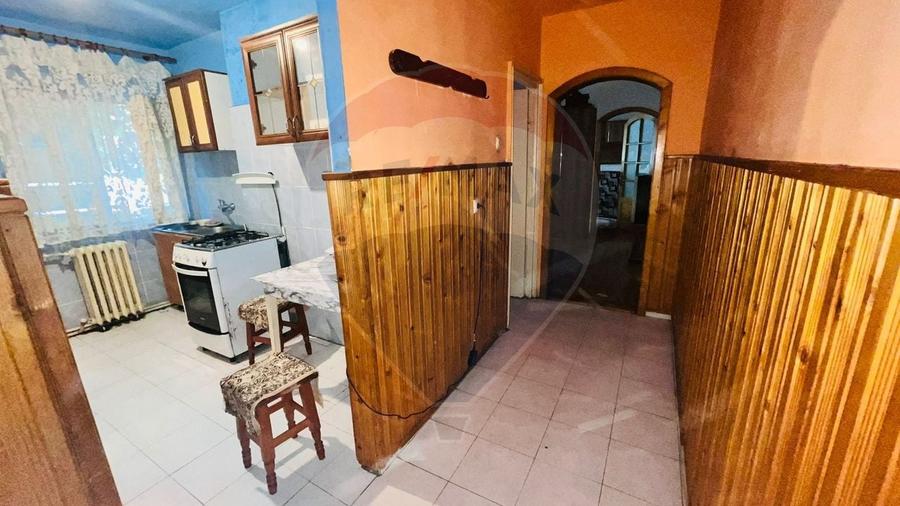 Apartament cu 2 camere de vânzare zona Rogerius - 1