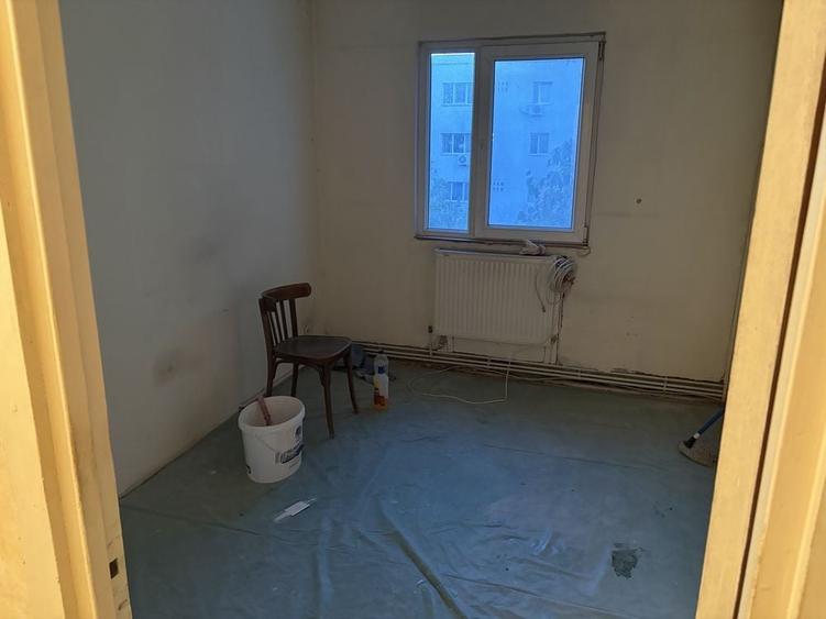 Apartament cu 3 camere semidecomandat în Militari