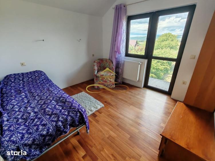 Casă cu 4 camere în Valea Mică