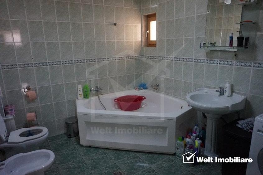 Casă individuală cu 6 camere cu Canalizare în Mănăștur