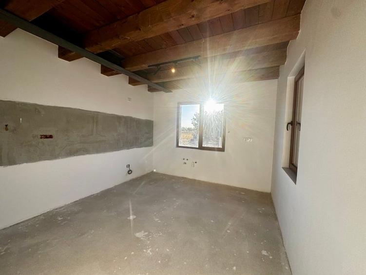 Casă individuală cu 5 camere cu Teren 652 Mp în Nojorid