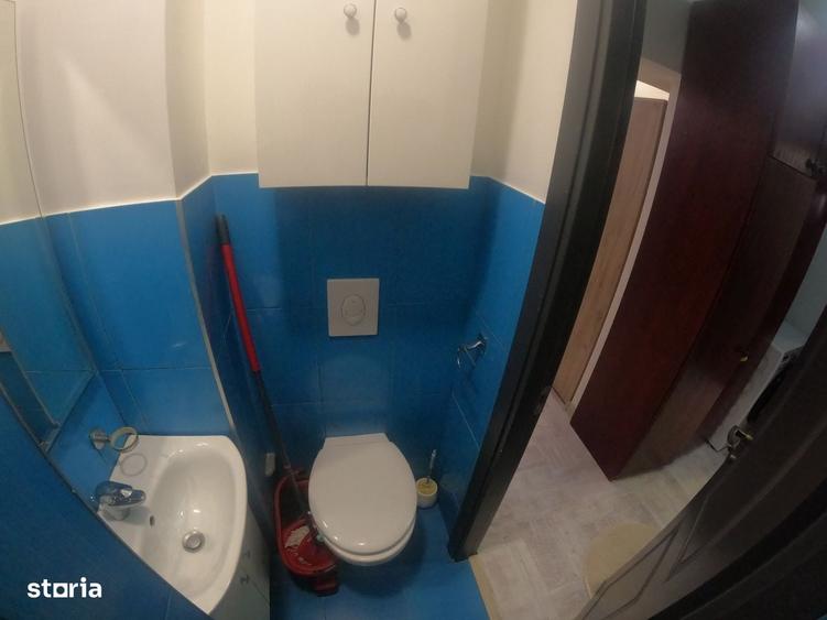 Apartament cu 4 camere decomandat în Uiești