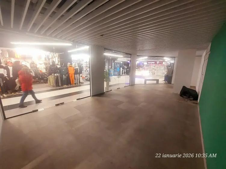 Spațiu comercial, de 79.660003662109 mp, în Berceni