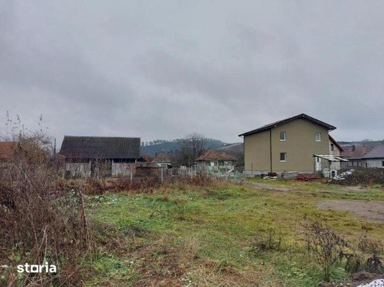 Teren de 1490 mp, în Bonț