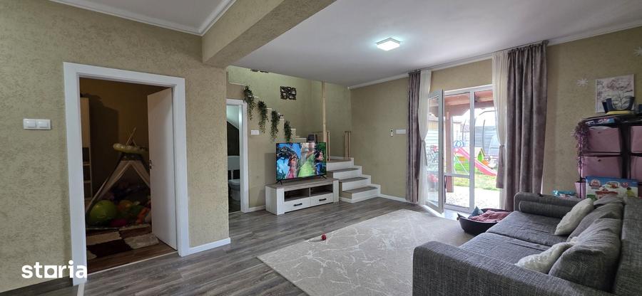 Casă cu 3 camere cu Teren 270 Mp în Nojorid