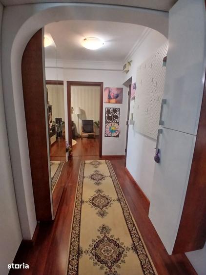 Apartament cu 4 camere decomandat în Berceni