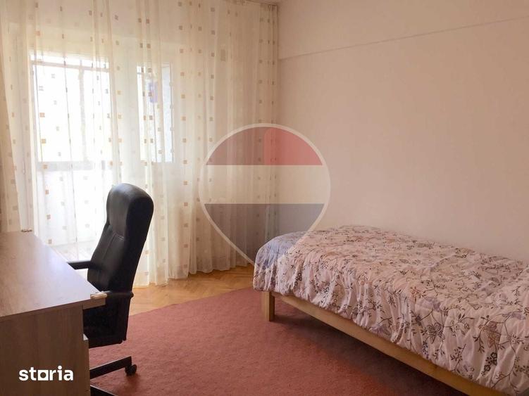 Apartament cu 3 camere decomandat în Independenței