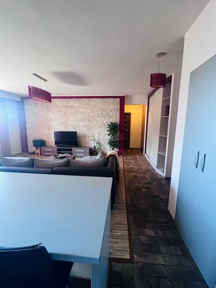Apartament cu 2 camere semidecomandat în Central