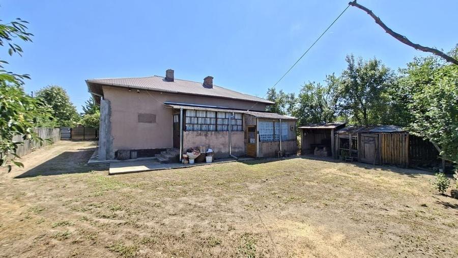 Casă cu 3 camere cu Teren 1667 Mp în Teiu