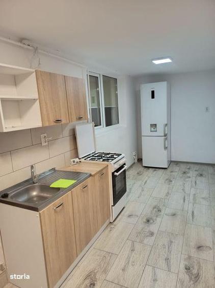 Inchiriez apartament 3 camere - 1
