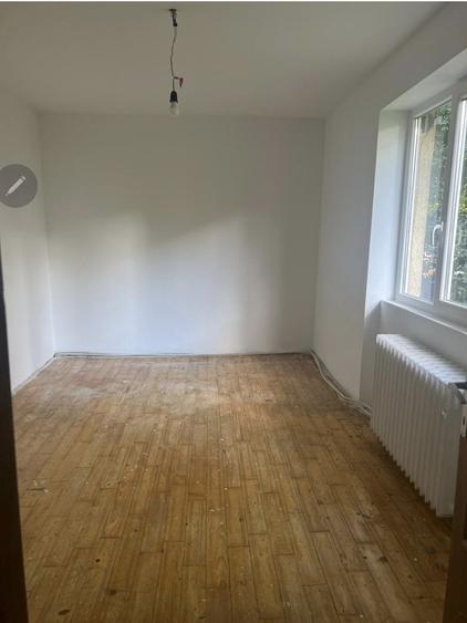 Apartament cu 3 camere semidecomandat în Independenței