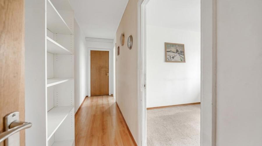 Apartament cu 3 camere semidecomandat, mobilat în Berceni