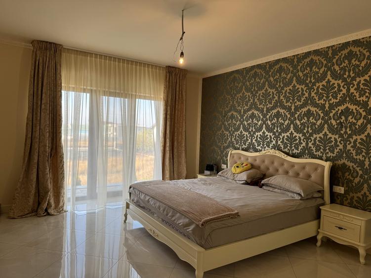 Casă individuală cu 10 camere cu Garaj în Central